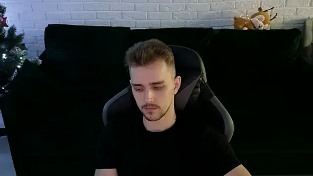 Larstar01 online show from December 2024 04:30:02 AM