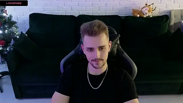 Larstar01 online show from December 2024 02:43:02 AM