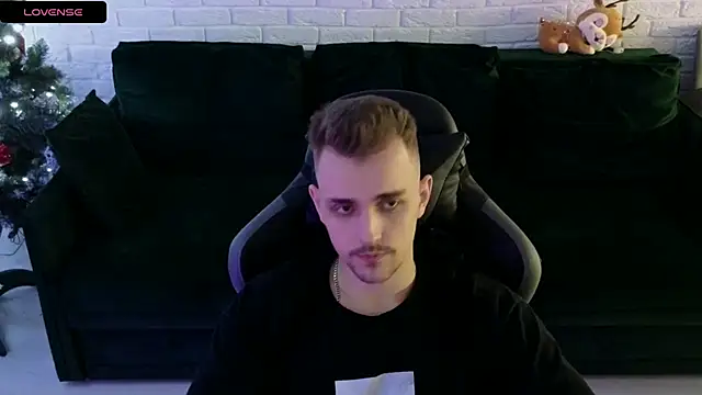 Larstar01 online show from December 2024 03:36:02 AM