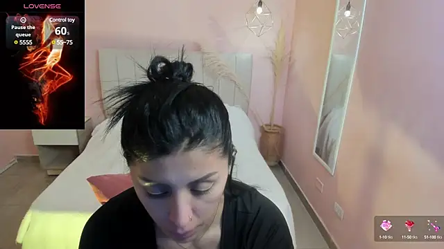 Snapshot of tiffani__love chatting on January 2025 01:32:02 PM tiffani love online show from January 2025 01:32:02 PM