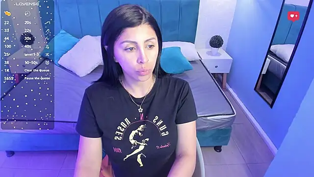 Snapshot of tiffani__love chatting on February 2025 12:03:02 PM tiffani love online show from February 2025 12:03:02 PM