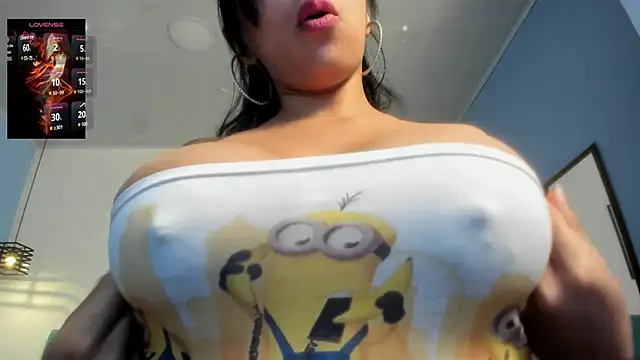 Snapshot of tiffani__love chatting on February 2025 03:41:02 PM tiffani love online show from February 2025 03:41:02 PM