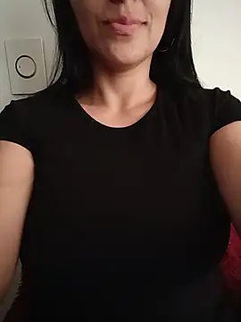 tiffani  love online show from June 2026 05:49:02 PM