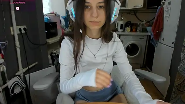Snapshot of _Nika_Kik chatting on April 2026 03:04:01 PM Nika Kik online show from April 2026 03:04:01 PM