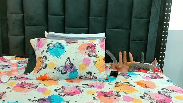 kinkyhousewifee online show from February 2026 12:19:01 PM