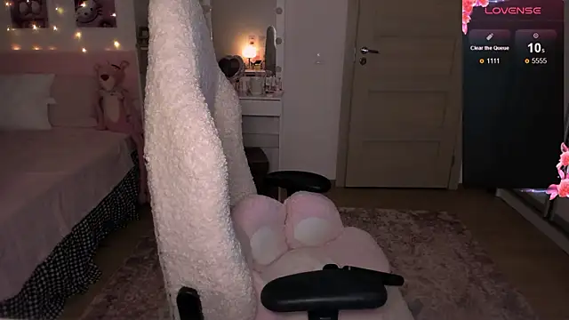 yourcutemouse online show from February 2026 07:08:02 PM