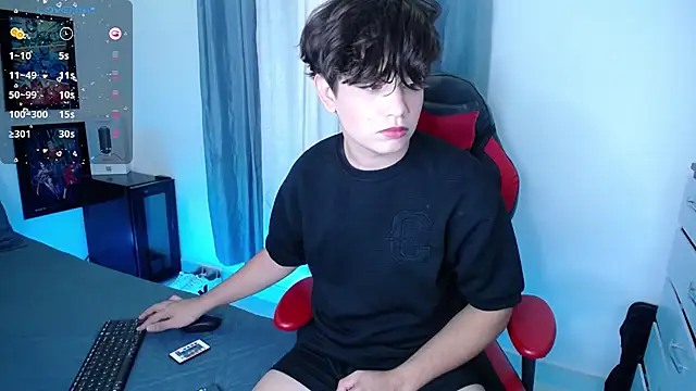 Snapshot of andyboy- chatting on January 2025 10:09:01 PM andyboy- online show from January 2025 10:09:01 PM