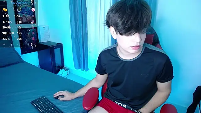 Snapshot of andyboy- chatting on January 2025 01:02:01 AM andyboy- online show from January 2025 01:02:01 AM