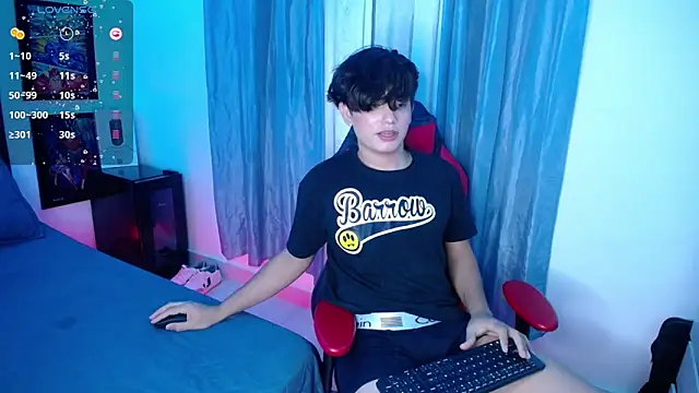 Snapshot of andyboy- chatting on January 2025 02:44:02 AM andyboy- online show from January 2025 02:44:02 AM