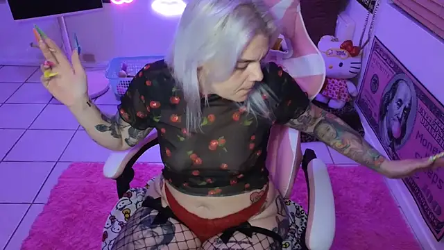 Snapshot of CherryBombBomb chatting on January 2025 05:51:02 AM CherryBombBomb online show from January 2025 05:51:02 AM