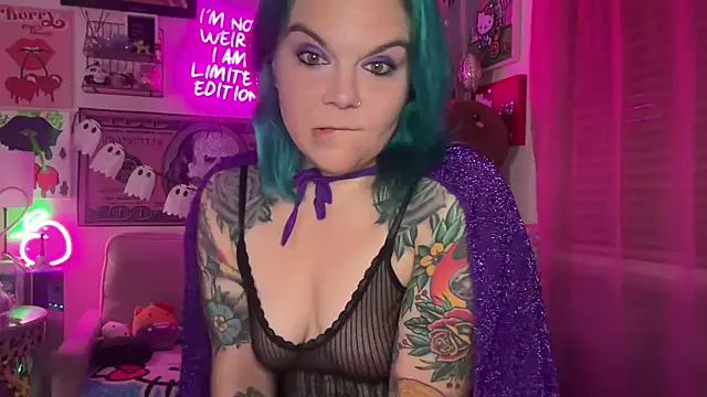 Snapshot of CherryBombBomb chatting on October 2025 05:00:02 AM CherryBombBomb online show from October 2025 05:00:02 AM