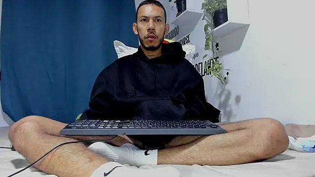 Aronxxs online show from February 2026 10:03:02 AM