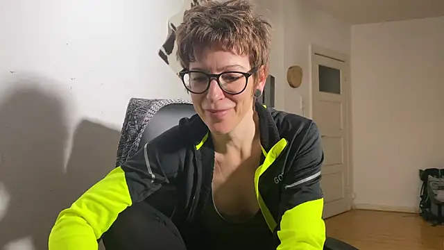 secretly naked online show from March 2025 06:19:01 PM