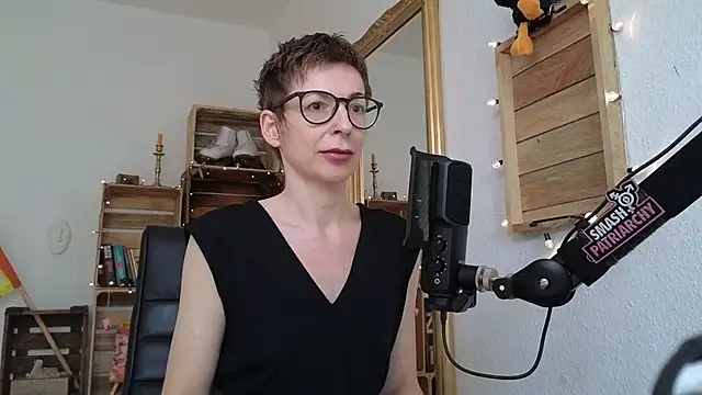 secretly naked online show from September 2025 10:17:01 AM