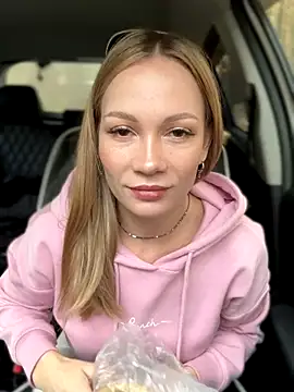 Snapshot of LavenderHot chatting on October 2025 01:47:02 AM LavenderHot online show from October 2025 01:47:02 AM