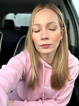 Snapshot of LavenderHot chatting on October 2025 01:38:01 AM LavenderHot online show from October 2025 01:38:01 AM