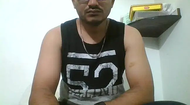 Snapshot of naughtymike0007 chatting on January 2025 01:17:01 AM naughtymike0007 online show from January 2025 01:17:01 AM