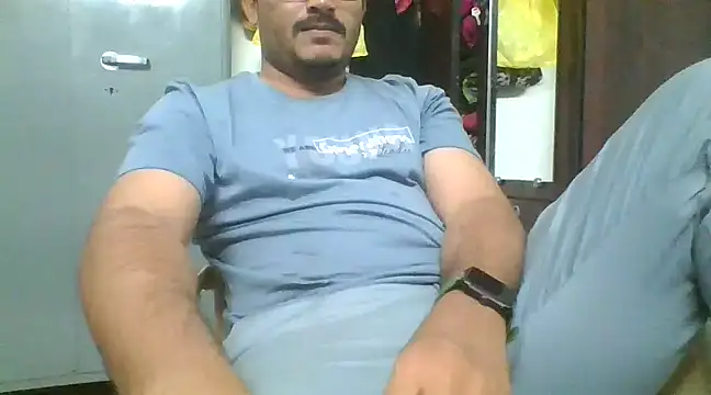 Snapshot of naughtymike0007 chatting on January 2025 05:02:01 PM naughtymike0007 online show from January 2025 05:02:01 PM