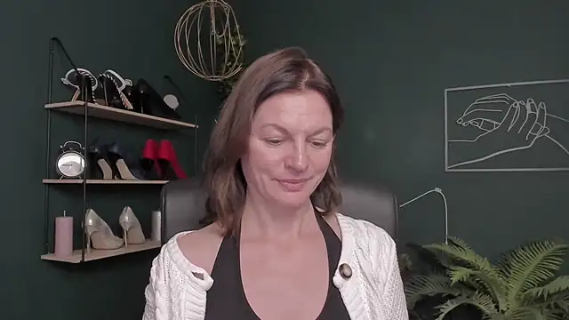 VivianWILD online show from November 2025 07:46:02 PM