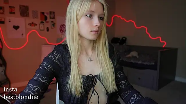 Snapshot of bestblonde chatting on January 2025 05:08:01 PM bestblonde online show from January 2025 05:08:01 PM