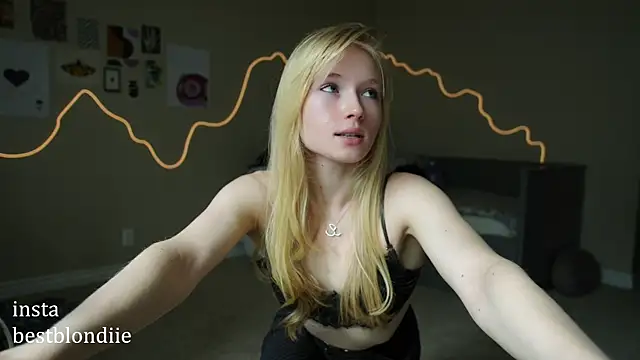 Snapshot of bestblonde chatting on March 2025 06:21:02 PM bestblonde online show from March 2025 06:21:02 PM