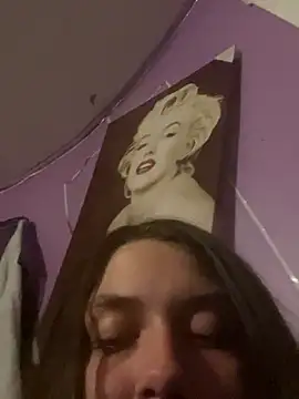 Snapshot of itzcheyduh chatting on October 2025 03:07:01 AM itzcheyduh online show from October 2025 03:07:01 AM