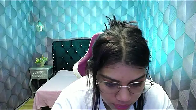 Snapshot of LindaBreeS chatting on January 2025 05:05:02 AM LindaBreeS online show from January 2025 05:05:02 AM