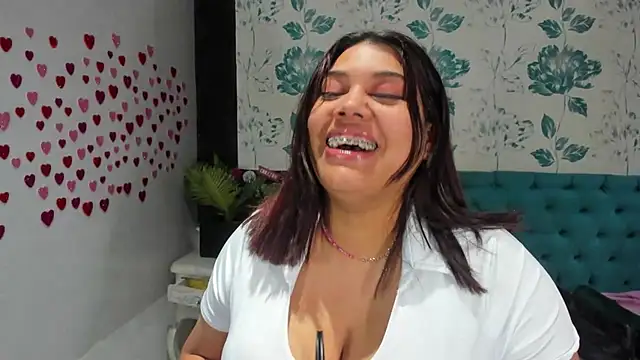 Snapshot of LindaBreeS chatting on January 2025 07:45:01 PM LindaBreeS online show from January 2025 07:45:01 PM
