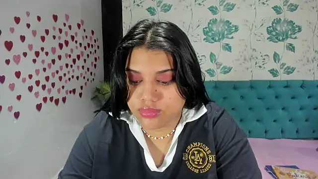 Snapshot of LindaBreeS chatting on February 2025 07:59:02 PM LindaBreeS online show from February 2025 07:59:02 PM
