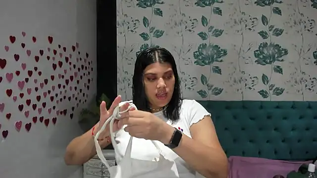 Snapshot of LindaBreeS chatting on February 2025 09:25:01 PM LindaBreeS online show from February 2025 09:25:01 PM