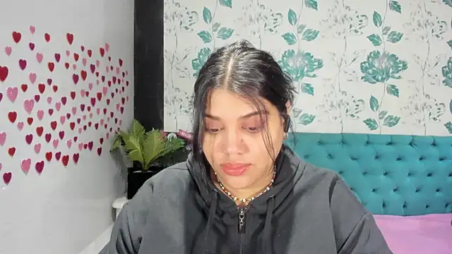 Snapshot of LindaBreeS chatting on February 2025 04:52:01 PM LindaBreeS online show from February 2025 04:52:01 PM