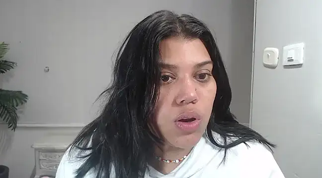Snapshot of LindaBreeS chatting on February 2025 08:04:02 PM LindaBreeS online show from February 2025 08:04:02 PM
