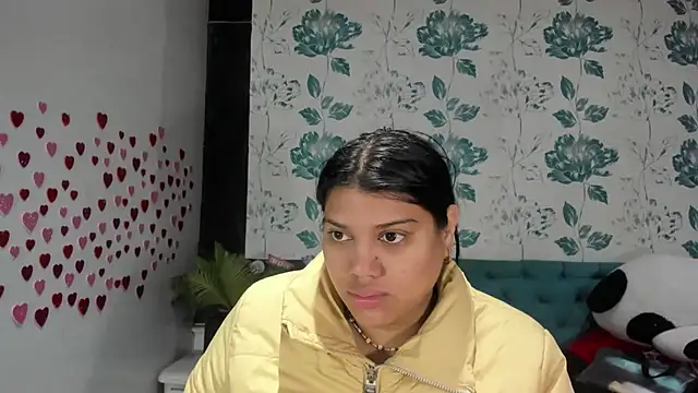 Snapshot of LindaBreeS chatting on February 2025 12:25:02 PM LindaBreeS online show from February 2025 12:25:02 PM