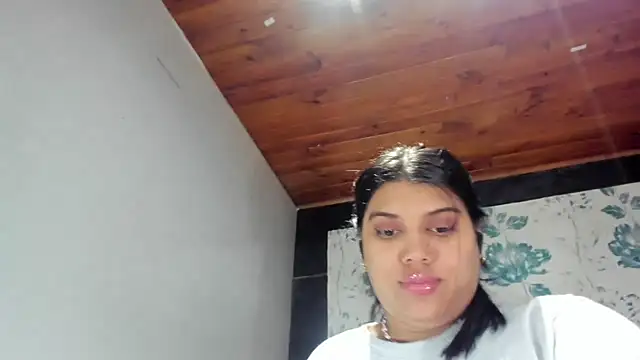 Snapshot of LindaBreeS chatting on February 2025 06:35:02 PM LindaBreeS online show from February 2025 06:35:02 PM