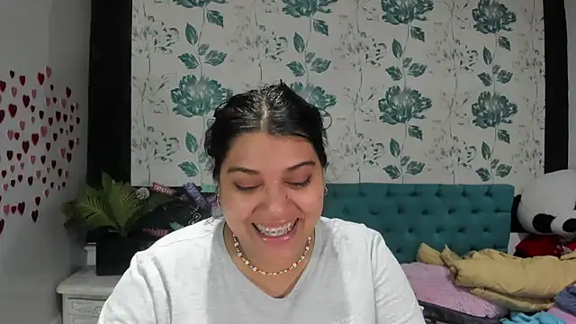 Snapshot of LindaBreeS chatting on February 2025 09:42:02 PM LindaBreeS online show from February 2025 09:42:02 PM