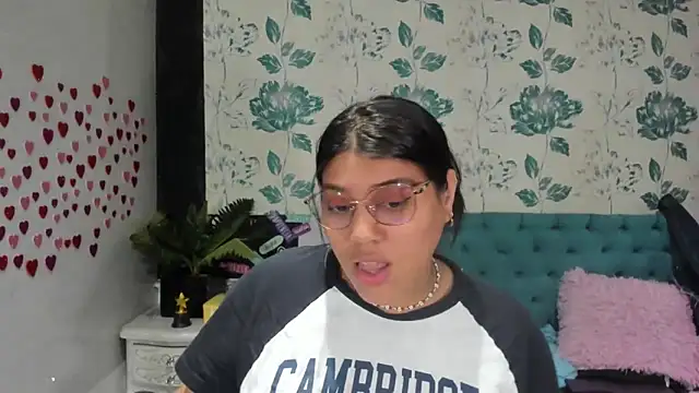 Snapshot of LindaBreeS chatting on February 2025 04:53:02 PM LindaBreeS online show from February 2025 04:53:02 PM
