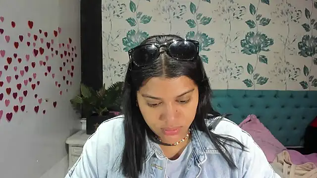 Snapshot of LindaBreeS chatting on March 2025 02:37:01 PM LindaBreeS online show from March 2025 02:37:01 PM