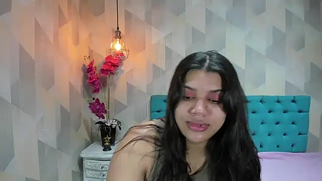 Snapshot of LindaBreeS chatting on June 2026 11:31:01 AM LindaBreeS online show from June 2026 11:31:01 AM