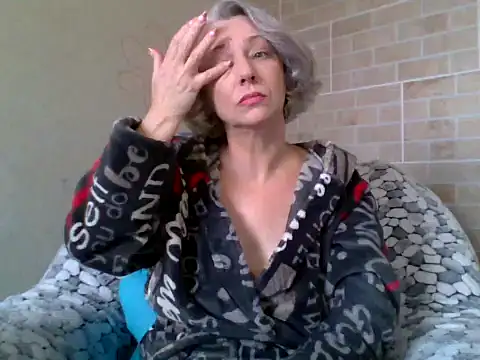 Lorie Carrie online show from November 2025 09:11:01 AM