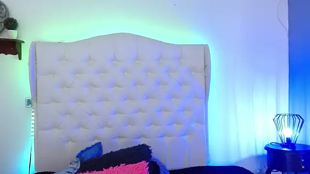 elena detroya online show from December 2024 03:23:01 PM