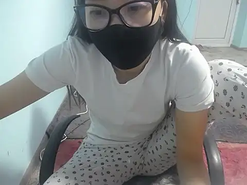 Snapshot of elllaaxx chatting on June 2026 04:02:01 AM elllaaxx online show from June 2026 04:02:01 AM