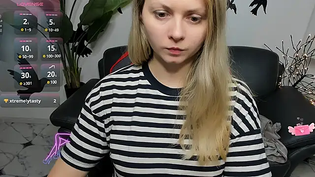 SmilingEmily  online show from February 2025 11:33:02 AM