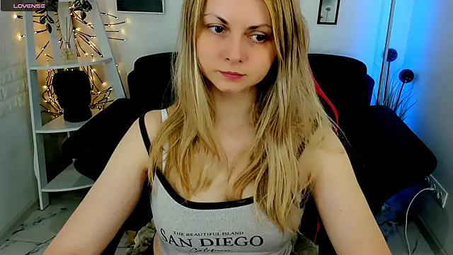 SmilingEmily  online show from March 2025 07:42:02 AM