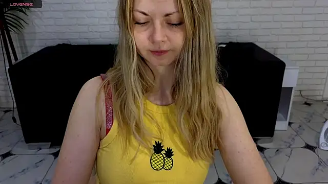 SmilingEmily  online show from March 2025 07:30:02 AM