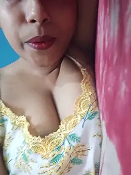 Snapshot of sexyindi_couple chatting on June 2026 07:43:01 AM sexyindi couple online show from June 2026 07:43:01 AM