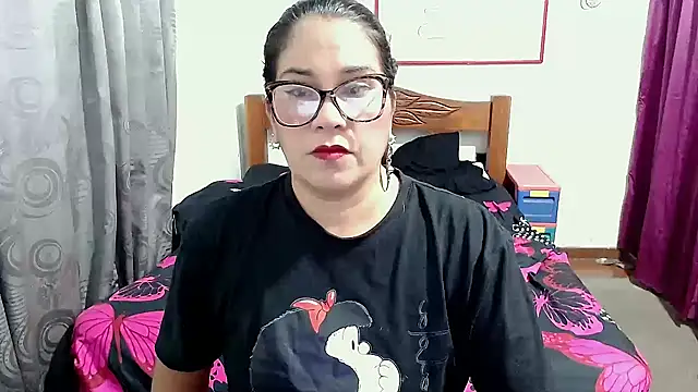 Mistresskloe01 online show from September 2025 12:30:01 PM