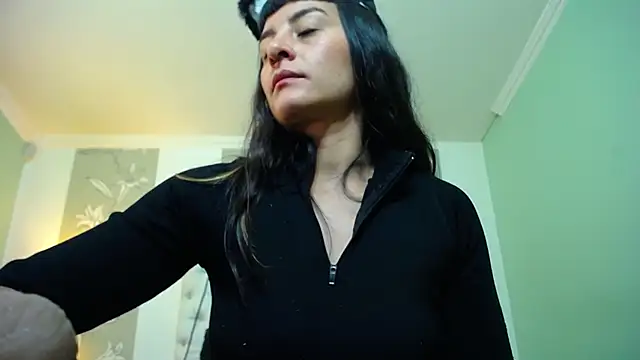 Naughty Kittenm online show from January 2025 02:30:01 PM