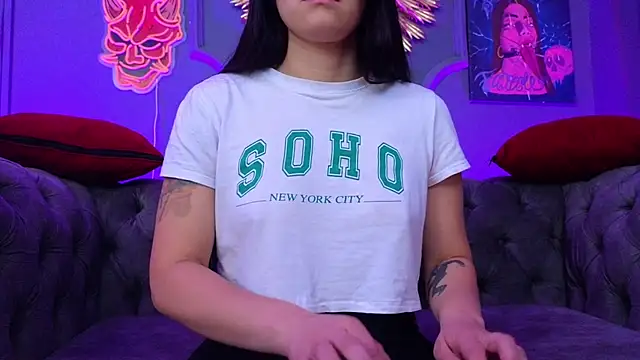 Julieta Russell online show from December 2024 12:01:01 PM