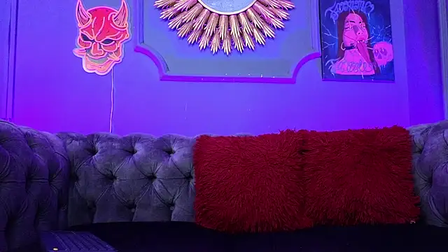 Julieta Russell online show from February 2025 01:00:02 PM