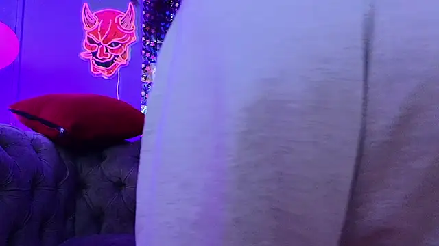 Julieta Russell online show from March 2025 12:37:02 PM